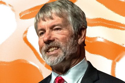 Bitcoin treasury Strategy posts $12.4b Q4 loss but Saylor tells investors not to panic – DL News