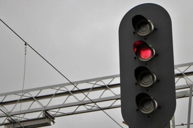 The bond market is flashing a clear signal on interest rates. Bitcoin bulls should take note